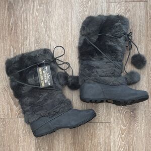 New! De Blossom Collection TARA HI faux fur pom pom boots, gray, size 8